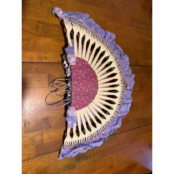 Vtg shabby chic hand made fan lace ribbon roses in plastic forks wall decor fan - Picture 7 of 10